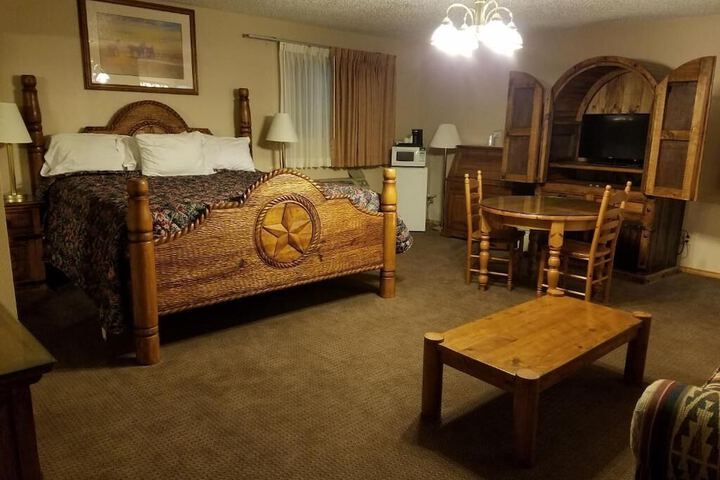 Room 24 of 35