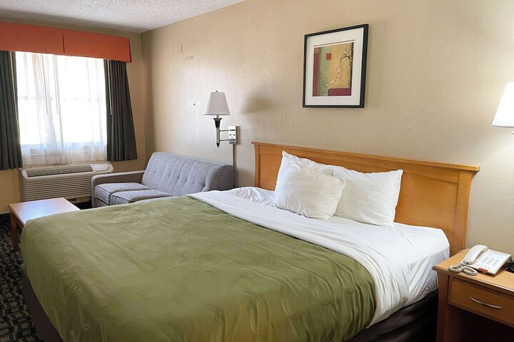 Room 13 of 40