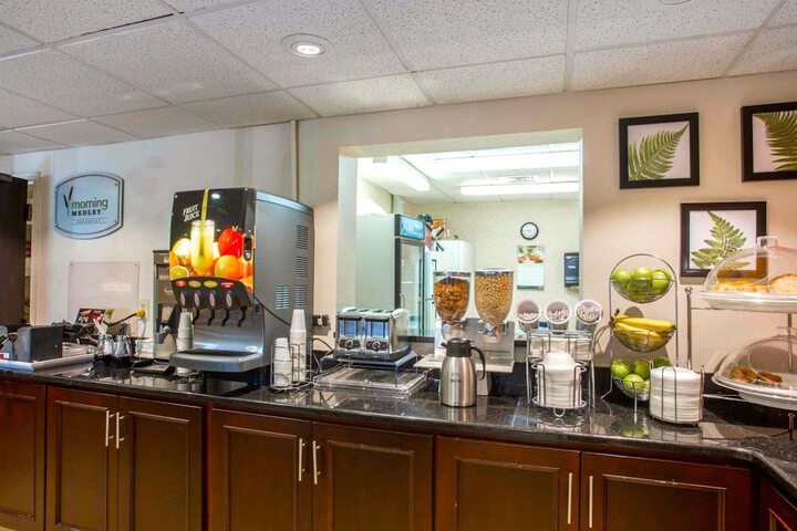Breakfast/Coffee Service 30 of 33