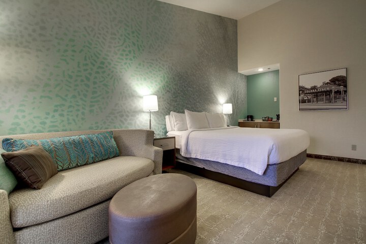 Courtyard by Marriott San Diego Del Mar / Solana Beach