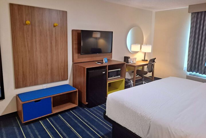 Room 25 of 49