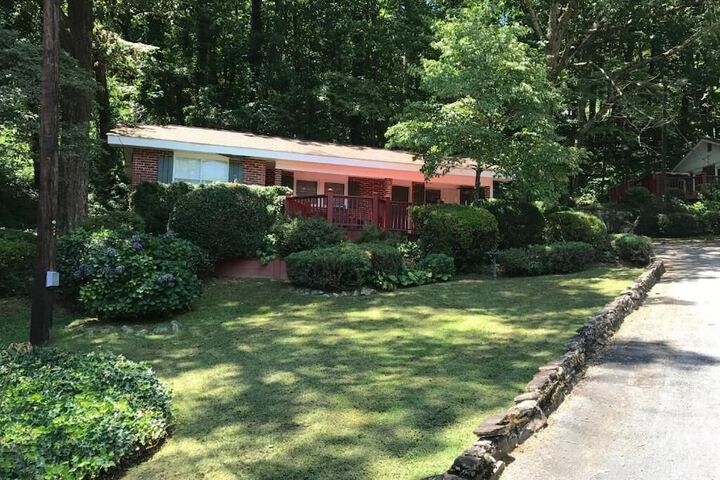 Mountain Aire Cottages Inn & Glamping