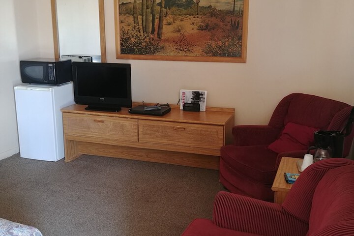 Room 8 of 19