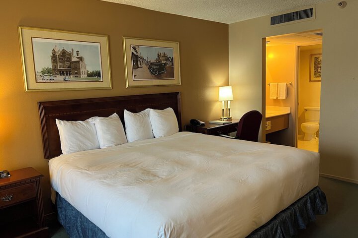 Room 6 of 26