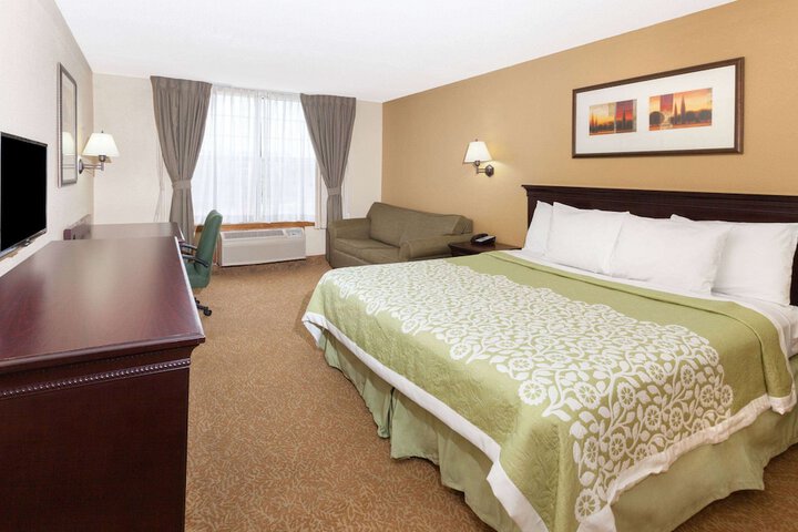 Days Inn & Suites by Wyndham Tucker / Northlake