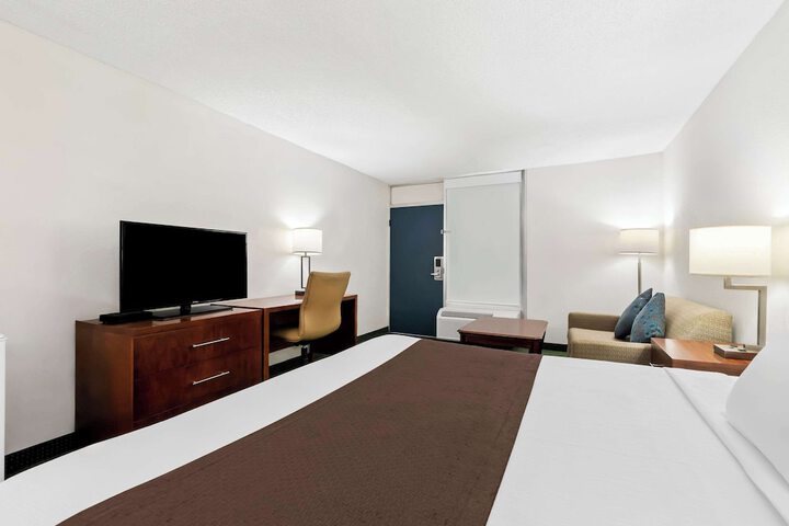 Room 15 of 33