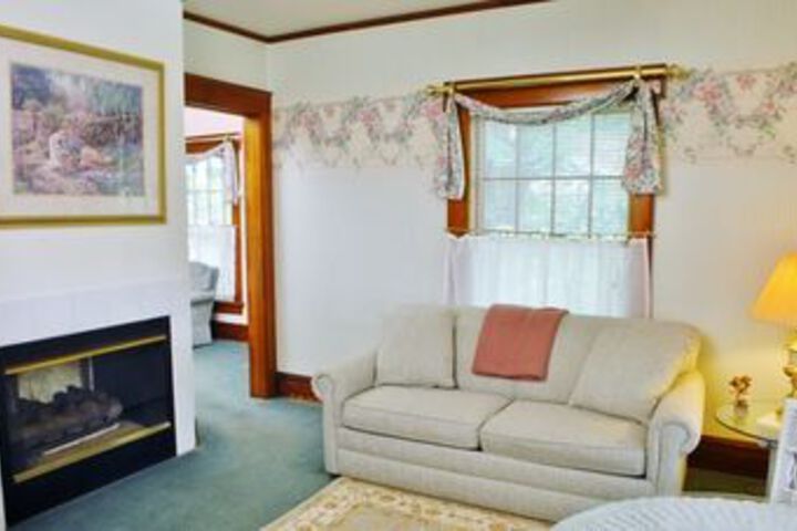 Arbor Hill Inn