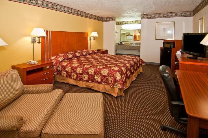 Winnie Inn Suites & RV Park