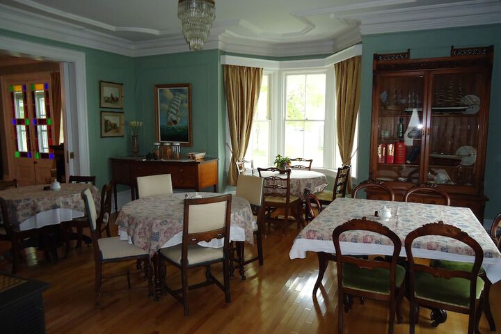 Dining 11 of 14