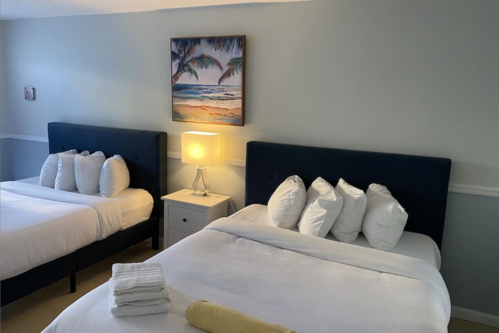 Room 8 of 12