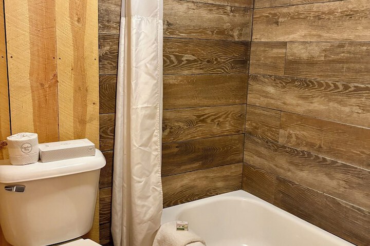 Americas Best Value Inn Wall