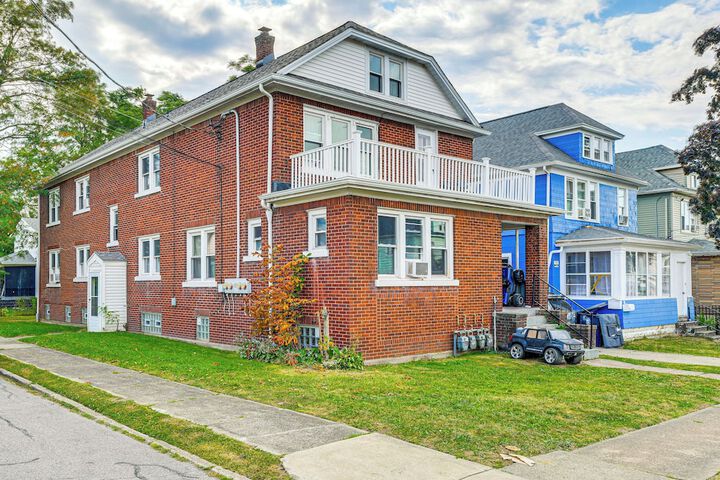 Apartment 1 Mi to Buffalo Botanical Gardens!