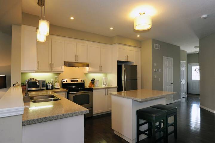 Boardwalk Homes - Executive Guest Rooms & Townhomes