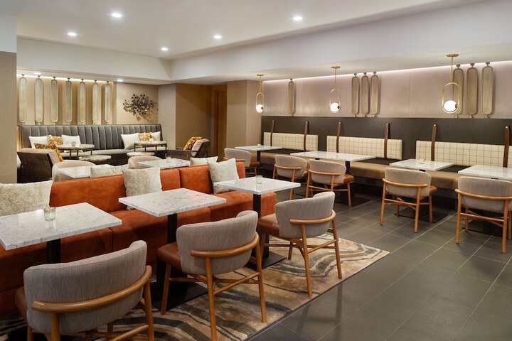 Lounge 49 of 61