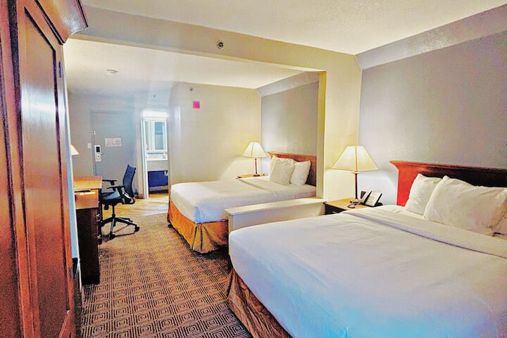 La Quinta Inn & Suites by Wyndham Stamford / New York City