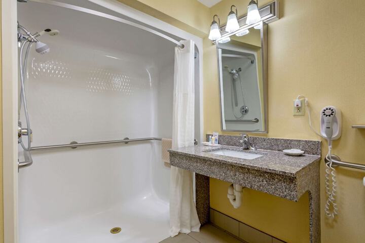 Comfort Inn & Suites Hillsville I-77