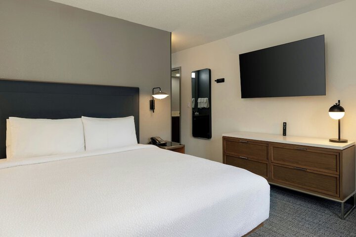 Courtyard by Marriott North Charleston Airport / Coliseum