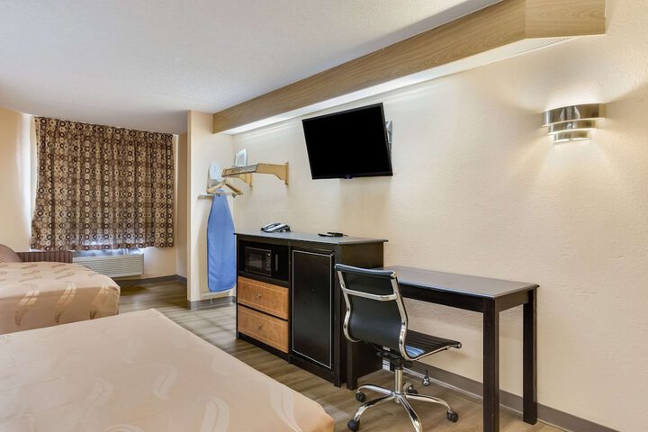 Room 20 of 39