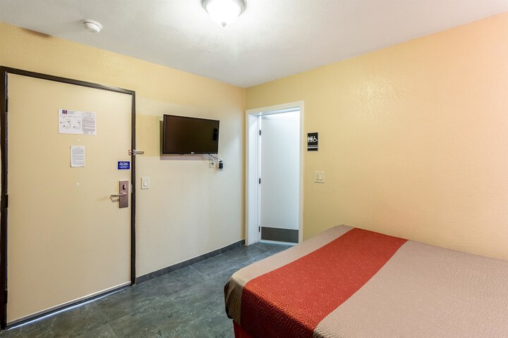 Room 62 of 68