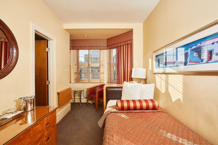 Room 21 of 49