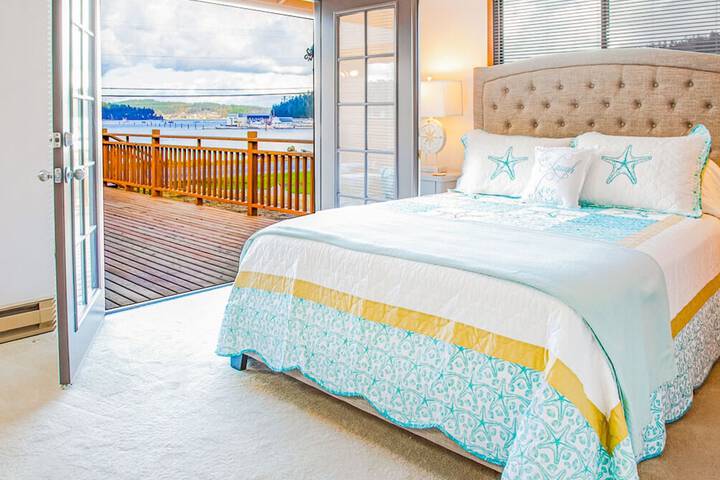 Cornet Bay Cottage in Oak Harbor