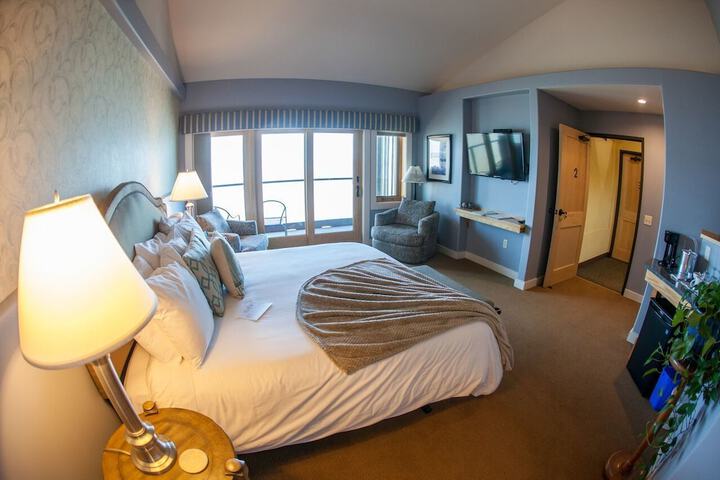 Room 33 of 49