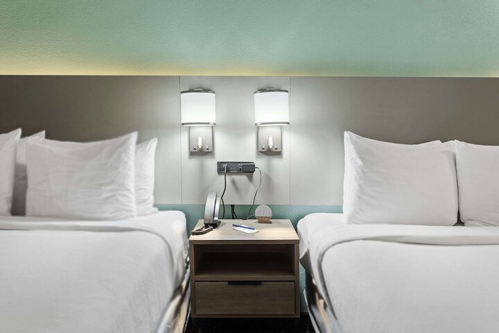 Room 35 of 53