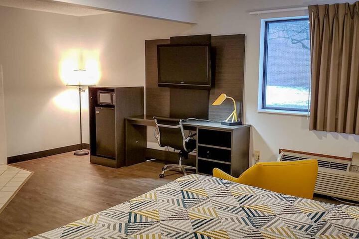 Motel 6 Kewanee IL