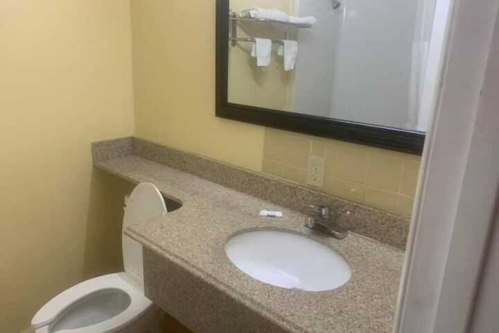 Economy INN poteau