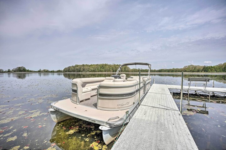 Pet-friendly Grass Lake Retreat w / Game Room!