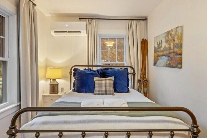 The Aurora Inn & Cottages