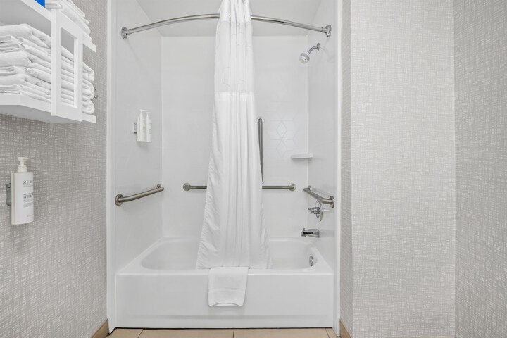 Hampton Inn Bloomington West