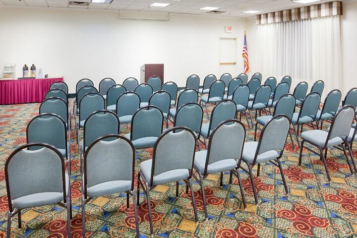 Ballroom/Hall 29 of 33