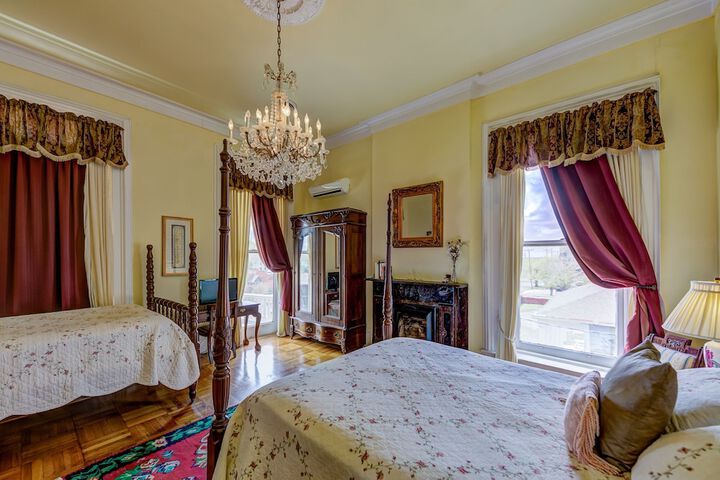 Room 42 of 74