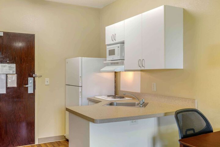 Room 10 of 28