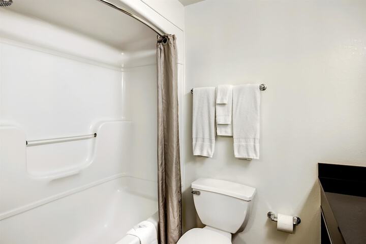 Room 20 of 28
