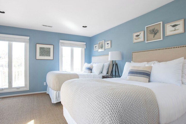 Lighthouse by Avantstay Beachfront View Home w / Pool Table & Ping Pong
