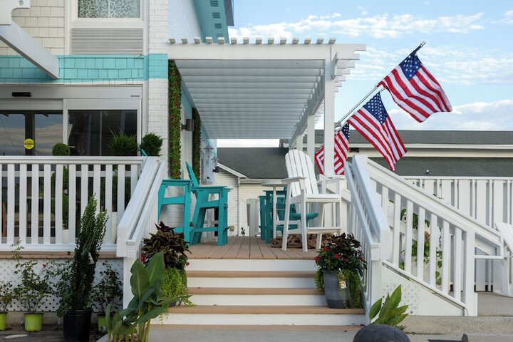 Ocean Sands Beach Boutique Inn - Stay at the Beach