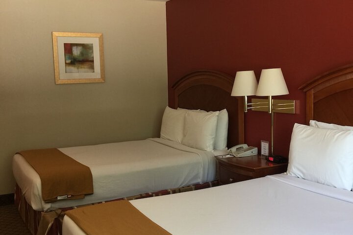 Room 11 of 18