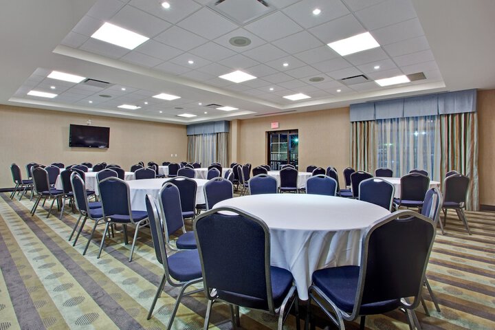 Ballroom/Hall 36 of 38
