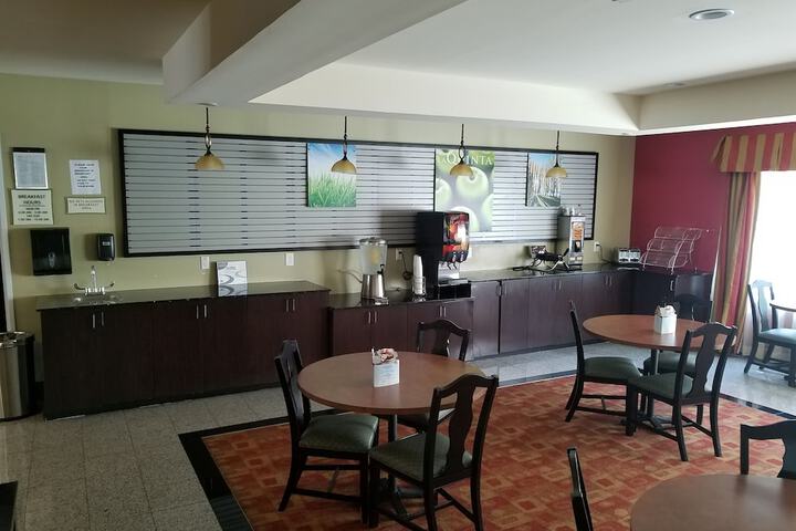 La Quinta Inn & Suites by Wyndham Atlanta-Union City