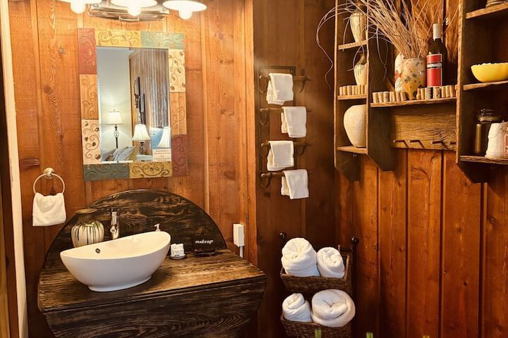 The Iris Garden Downtown Cottages and Suites