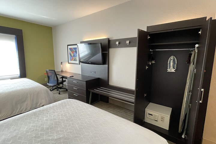 Room 19 of 53