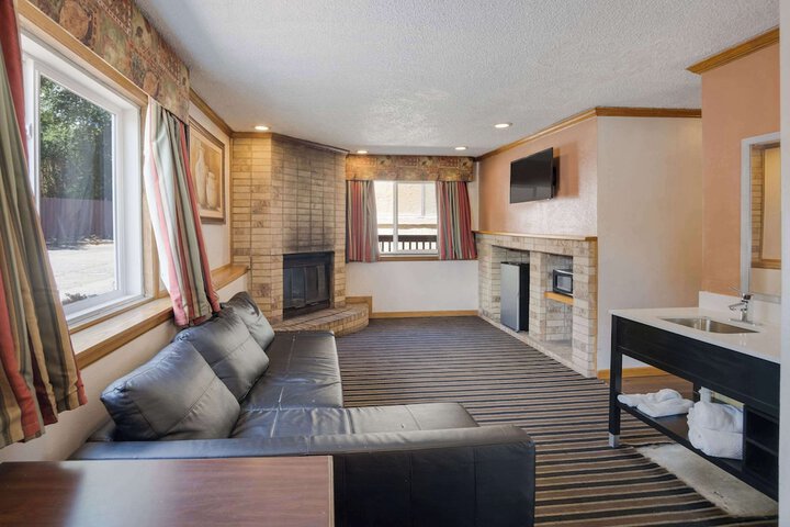 Room 15 of 29