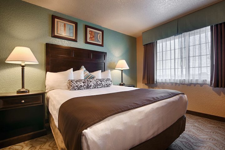 Best Western Plus Bayshore Inn