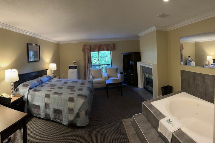 Canadian Inn