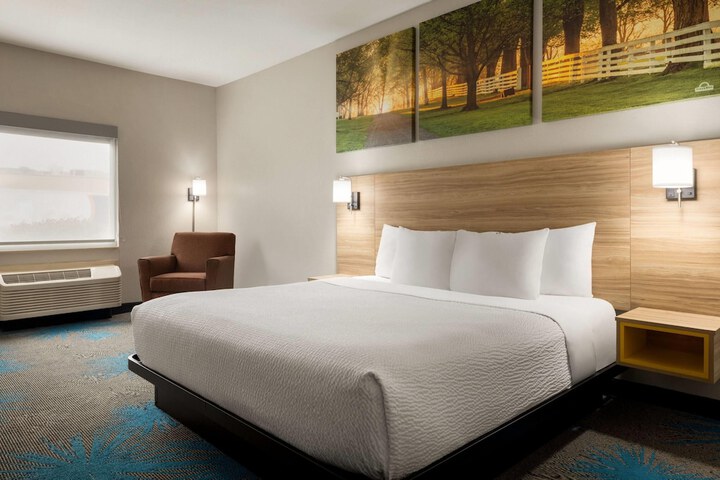 Days Inn & Suites by Wyndham Prattville-Montgomery