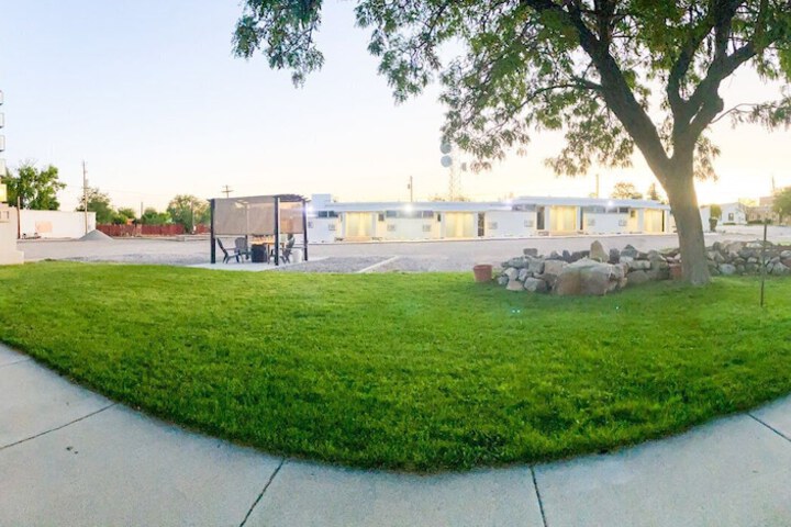 Blue Sage Inn & Suites