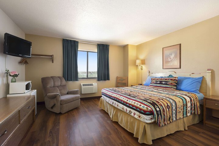 Room 7 of 11