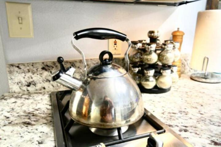 Beautiful Country Apartment AC, Pickleball, Billiards, Playground, Gardens